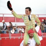 Angelino de Arriaga a hombros en Terrenate, Tlaxcala.